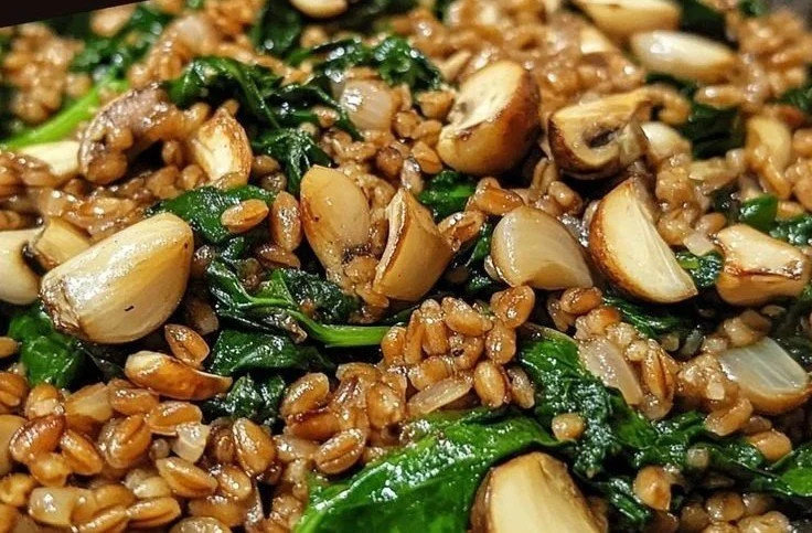 Easy garlic spinach farro skillet dish with fresh vegetables.